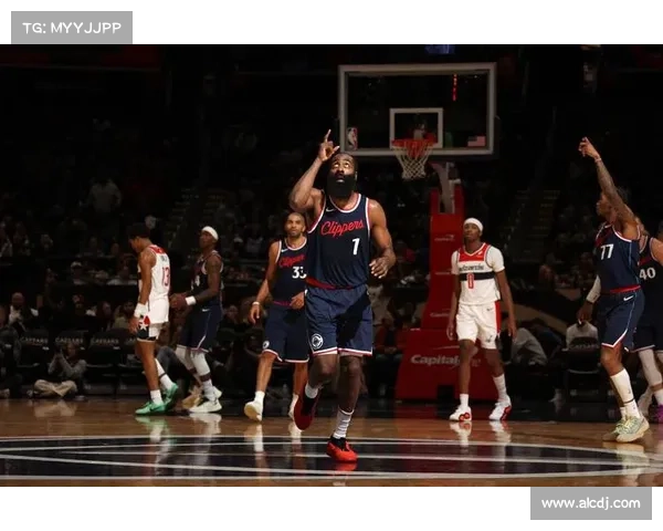 快船四核心齐爆发哈登创历史纪录唯独不足暴露为中心